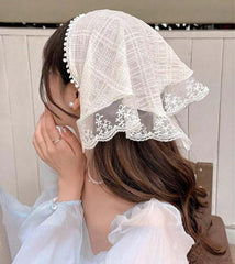 Bandana Huachi blanc avec dentelle rétro pour look bohème élégant.