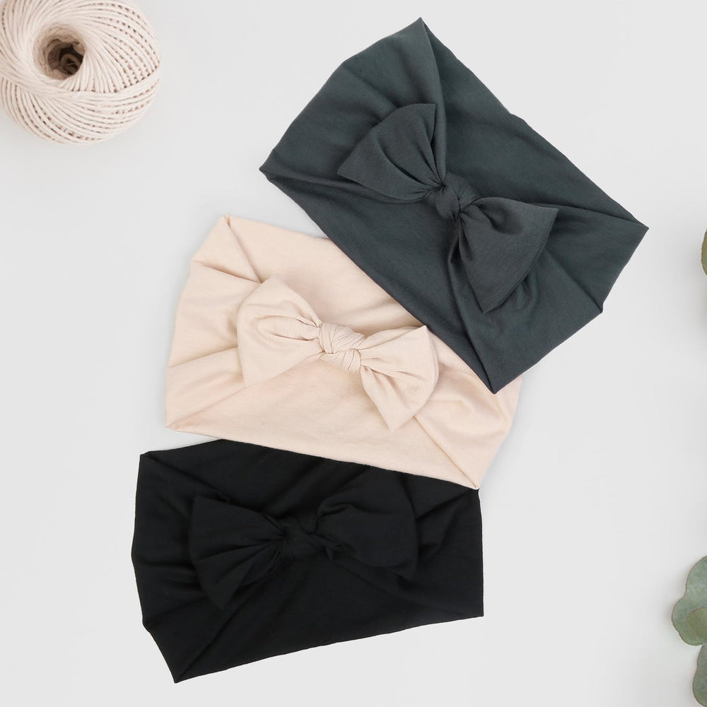 Huachi bandeau-détail noeud, accent sur le design et le confort au quotidien.