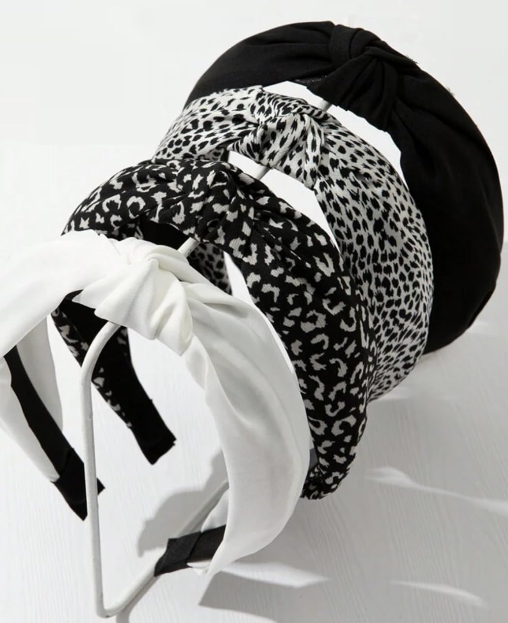 Bandeau Huachi avec nœud noir, maintien fiable et style élégant.