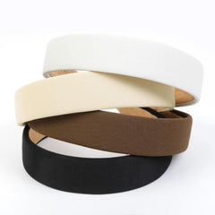 Bandeau Huachi beige non glissant pour cheveux fins ou épais.