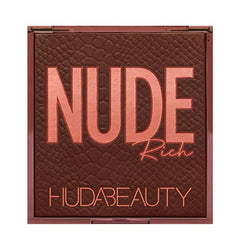 Huda Beauty Ombres Nude finition métal, reflets luxueux sur les paupières.