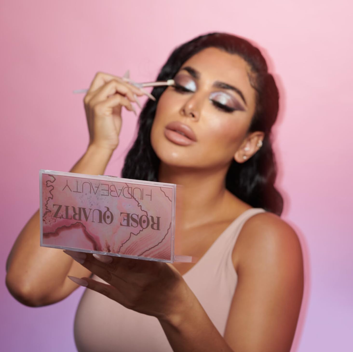 Huda Rose Quartz crèmes marbrees multichromes pour textures riches et dimensionnelles.
