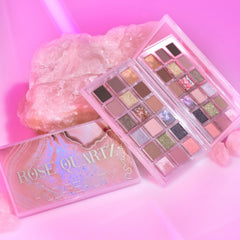Huda Rose Quartz ombres perlees lumineuses pour des reflets subtils.