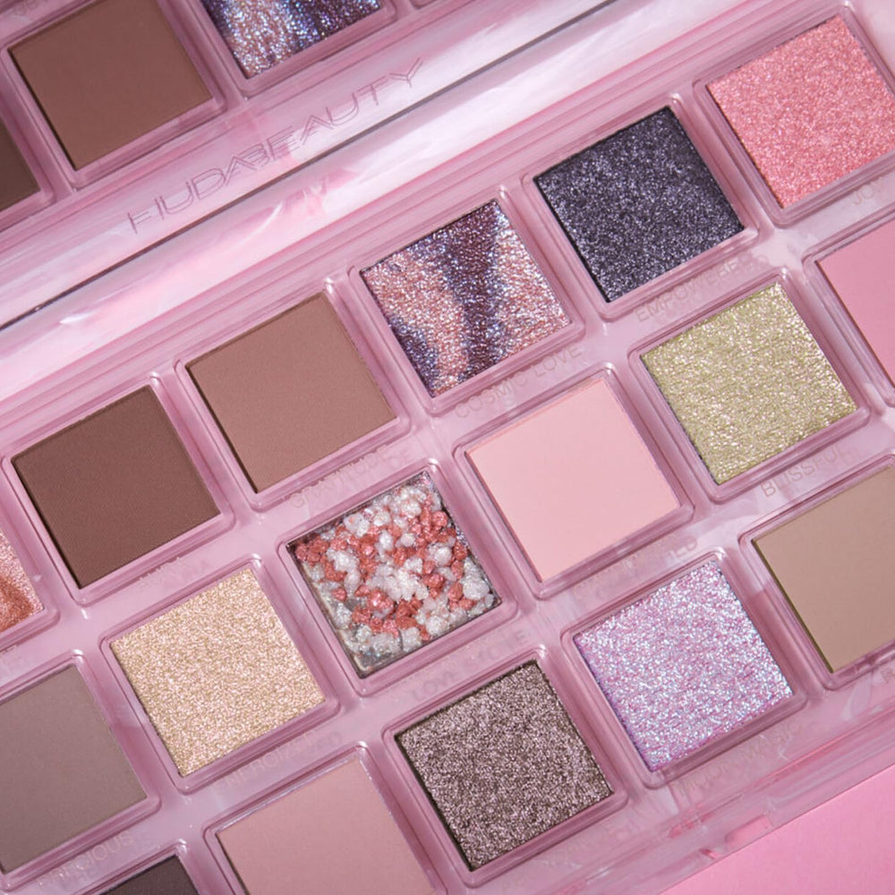 Huda Rose Quartz tonalites terreuses pour looks naturels et sophistiqués.