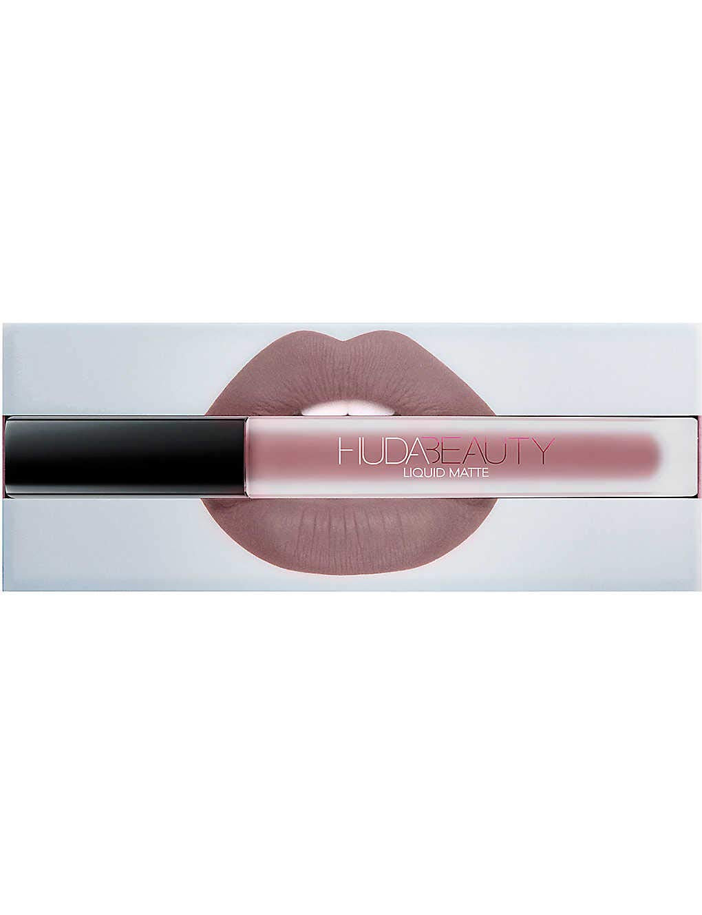 Huda Beauty Muse, focus sur l’application grâce à l’embout fin.