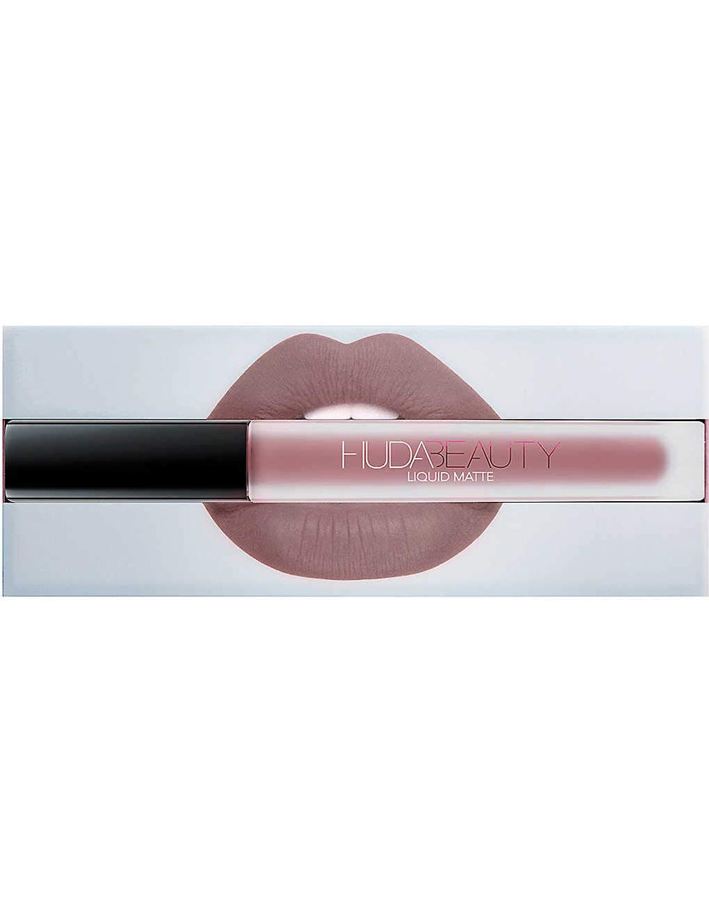 Huda Beauty Muse, focus sur l’application grâce à l’embout fin.