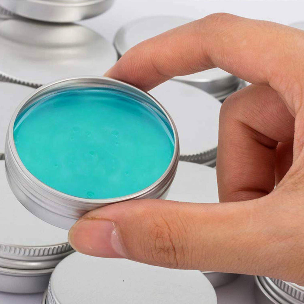 Pot Hulless aluminium 60 ml, finition argentée et utilisation cosmétique.