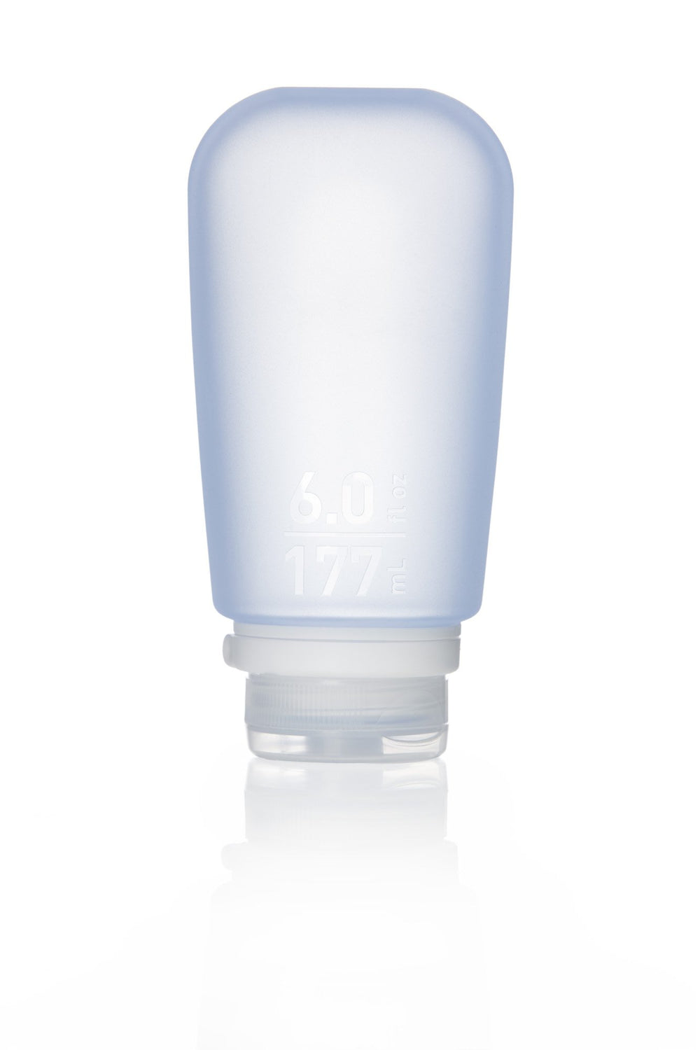 GoToob+ XL par humangear: bouteille silicone bleu prête pour l’usage en déplacement.