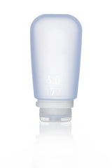 GoToob+ XL par humangear: bouteille silicone bleu prête pour l’usage en déplacement.