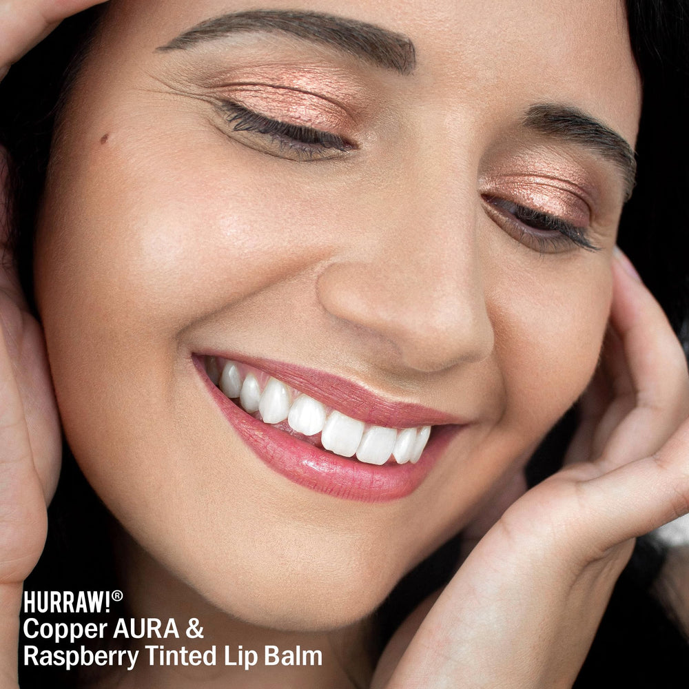 Hurraw! texture soyeuse sur lèvres favorise une application fluide