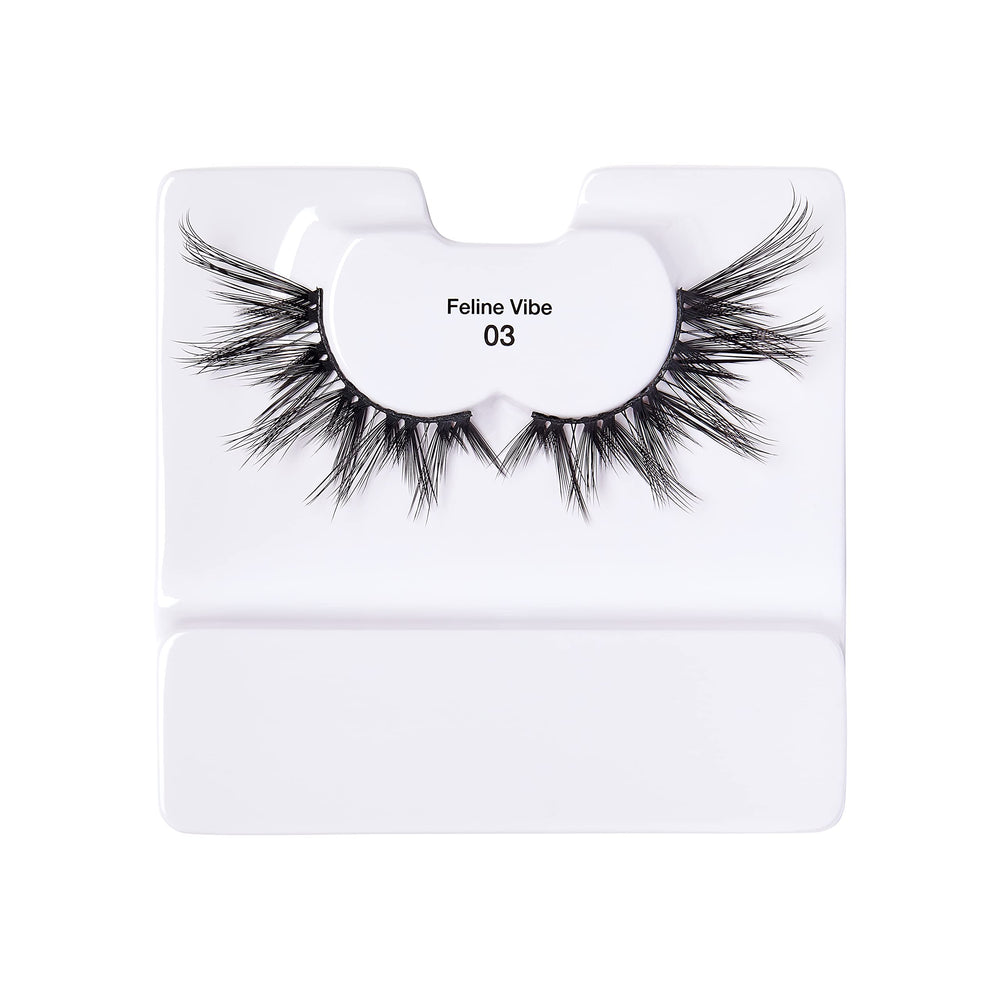 i•ENVY cils faux, regard renard, volume uniforme et tenue naturelle.