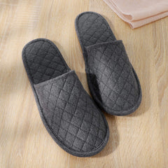 Chaussons coton doux Ibluelover avec doublure chaude pour garder les pieds au chaud.