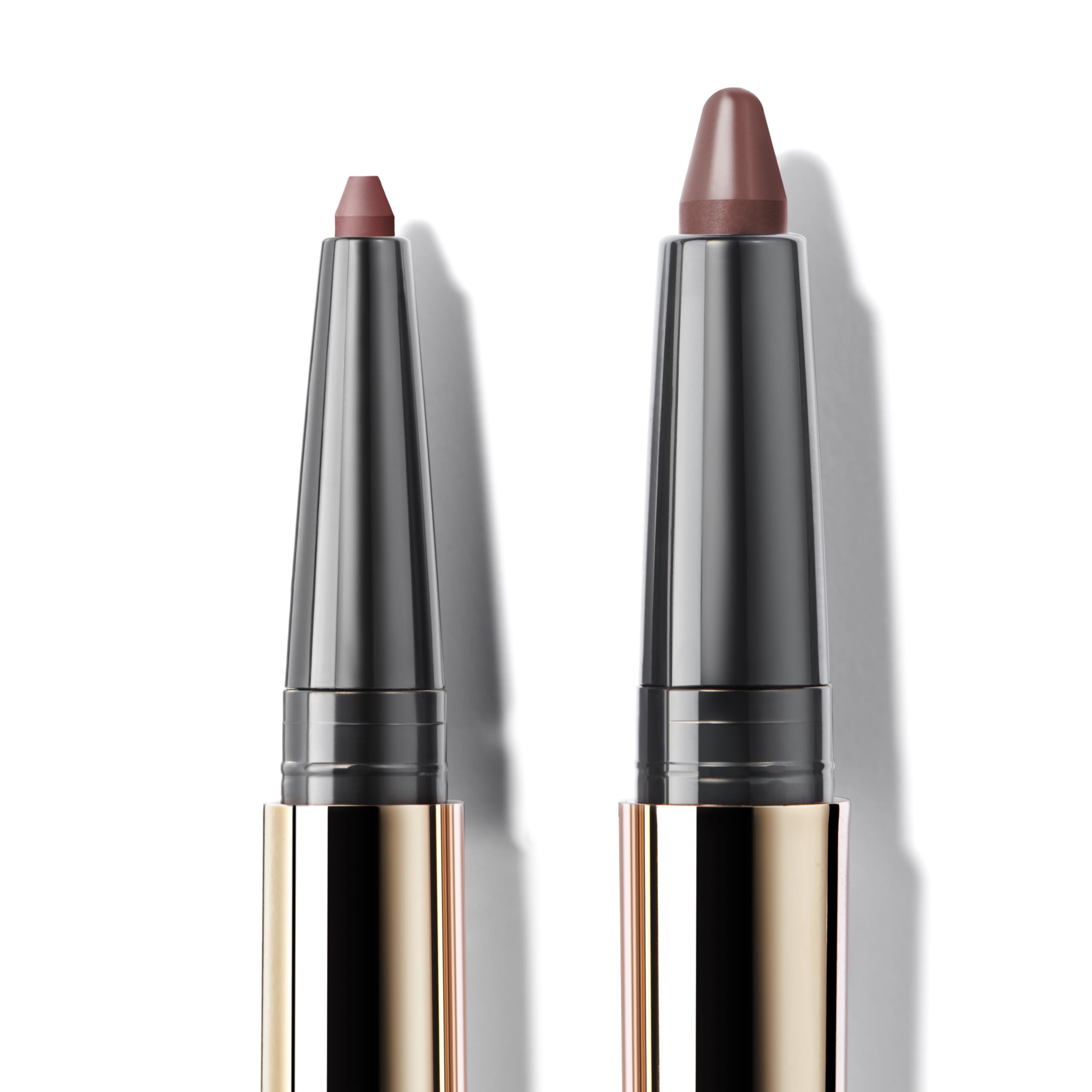 ICONIC LONDON Smokey Eye Duo Eyeliner: ombre crème Spiced Plum sur peau pour rendu intense.