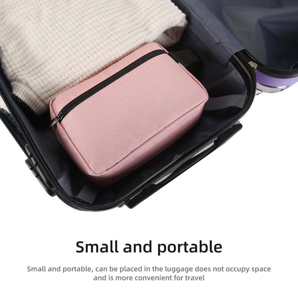 Icramsy Trousse de toilette rose avec poche latérale pour petits objets.