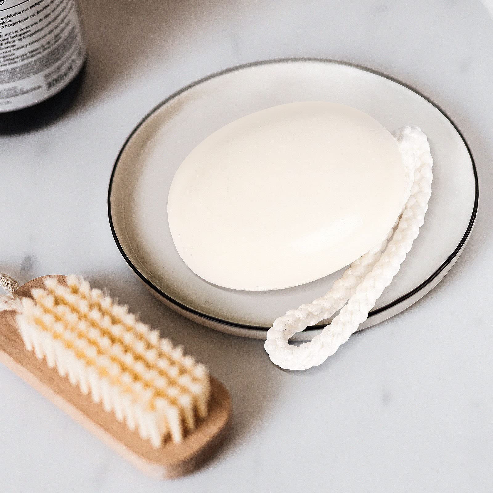 IeBilif savon-barre généreuse mousse, peau hydratée après usage.