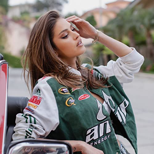 IGK Extra Love – close-up huile d'ohia apportant hydratation légère.