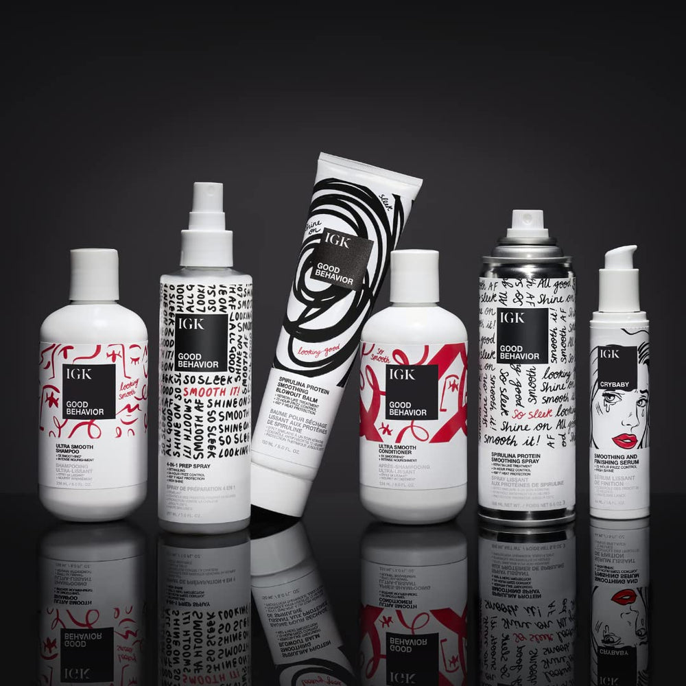 IGK GOOD BEHAVIOR application cheveux humides montre l’usage avant séchage pour le lissage.