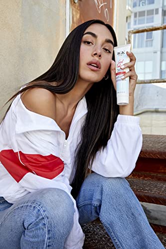 IGK GOOD BEHAVIOR lissage et brillance après utilisation pour un fini naturel.