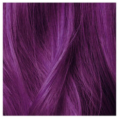 Cheveux brillants après l’utilisation du masque déposé couleur IGK Cyber Tokyo.