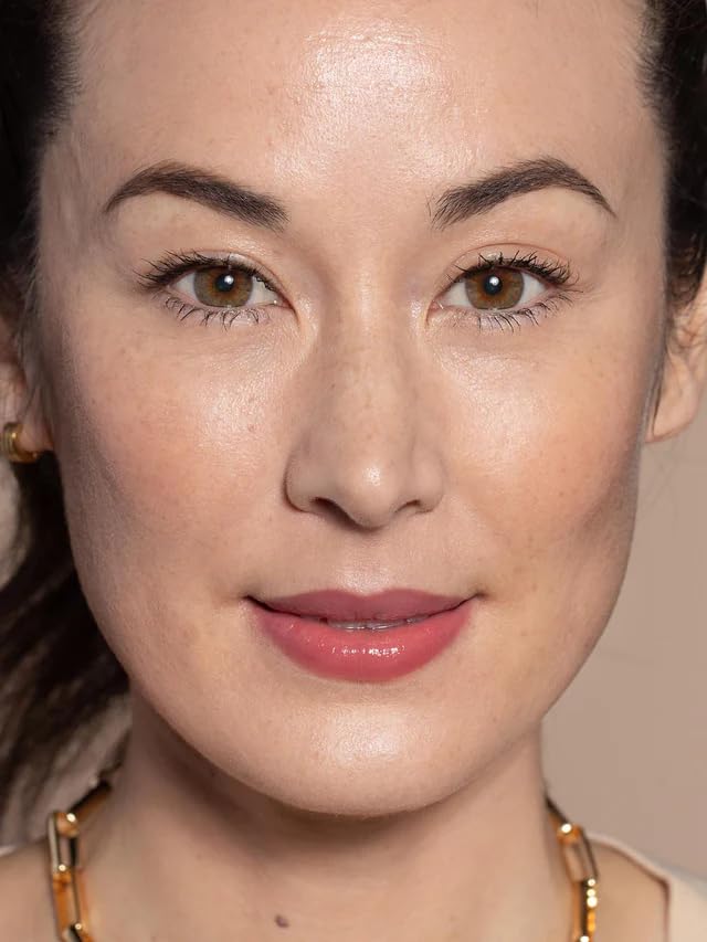 ILIA Balmy Gloss acide hyaluronique hydrate en profondeur.