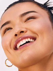 ILIA Balmy Gloss Hydra-levres avec hyaluronique, hydratation longue durée.