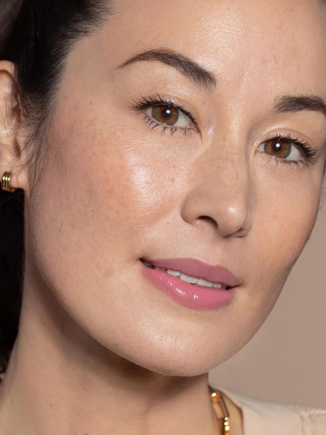 ILIA Balmy Gloss ingrédients hyaluronique et botanique, hydratation à chaque usage.