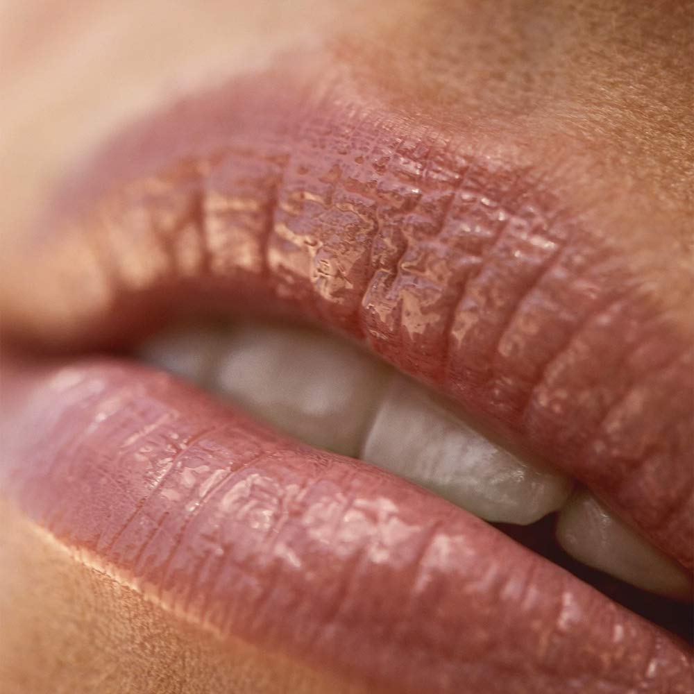Utilisation quotidienne du Balmy Gloss Teinté pour lèvres hydratées et lumineuses.