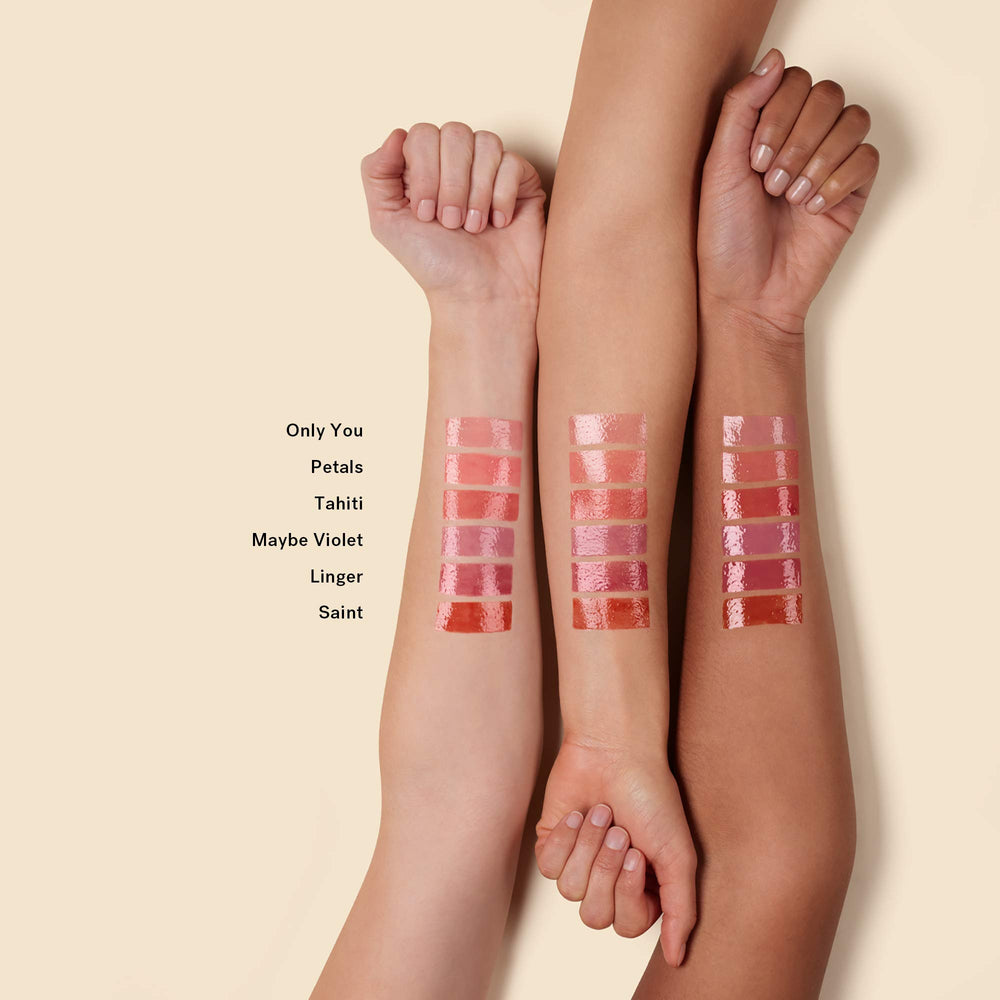 ILIA Balmy Gloss texture satinée pour lèvres lisses et confortables.