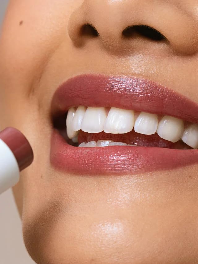 ILIA Balmy Tint Finition Brillante Douce donne un éclat naturel.