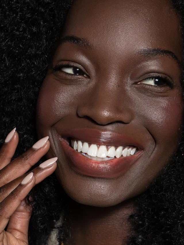 Emballage élégant et pratique pour la routine beauté.