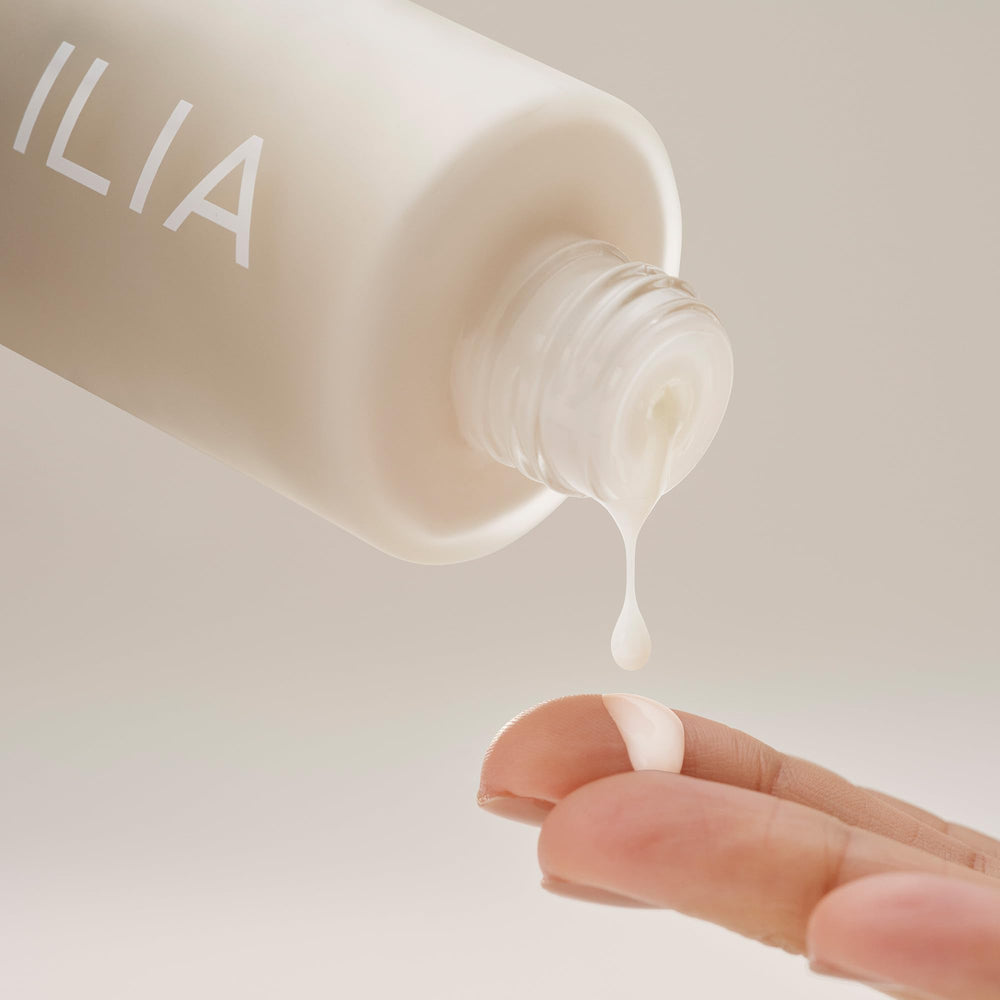 Apaisement des rougeurs possibles avec ILIA Base Face Milk Essence.