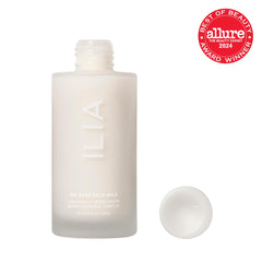 Texture-legere d'ILIA Base Face Milk Essence, idéale pour superposer sans effort.