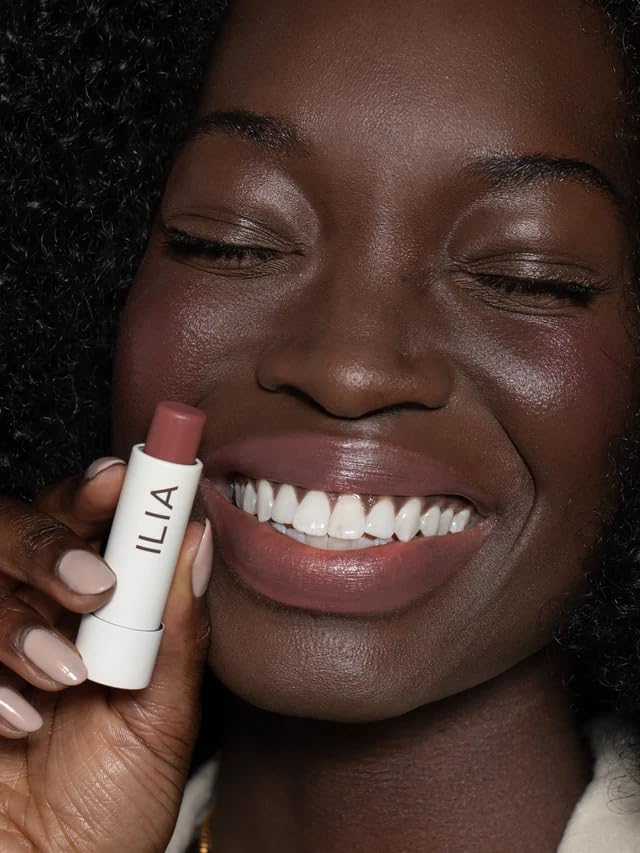 Beurre de karité dans le Balmy Tint Memoir donne texture veloutée