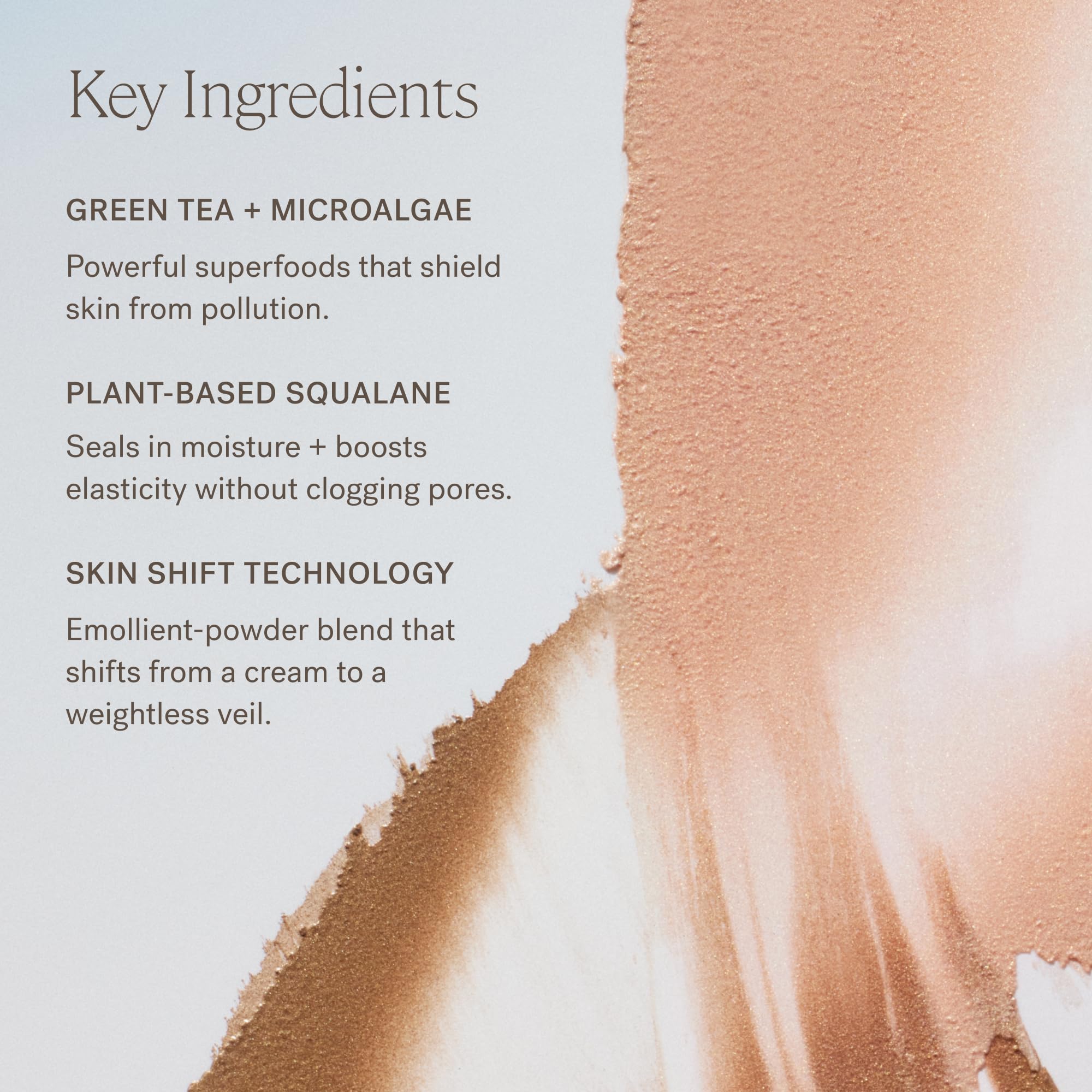 ILIA Lightshift Cream Highlighter Glint texture crème qui se transforme en poudre légère.