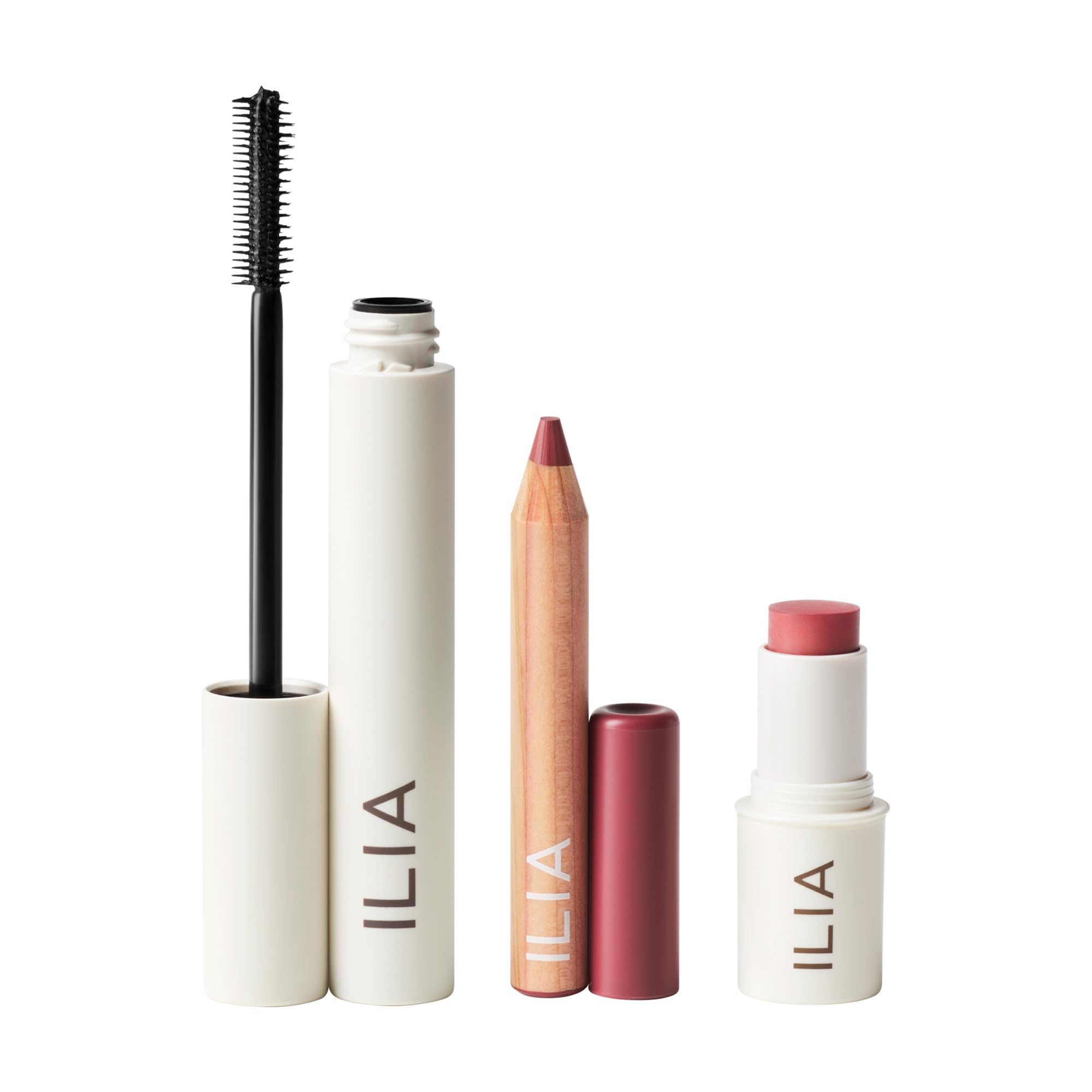 ILIA Limitless Lash Mascara révèle cils longs et séparés pour un regard éveillé.