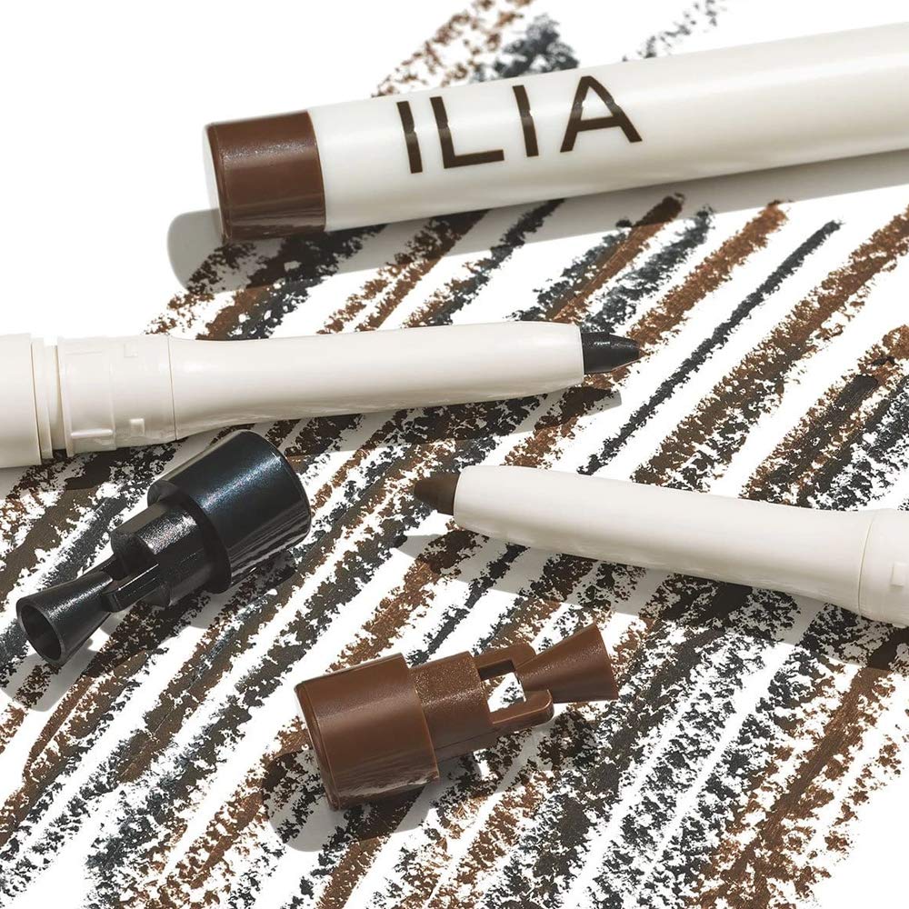 ILIA crayon gel avec finition fumée et diffuse.
