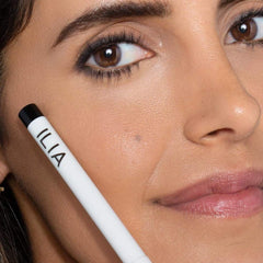ILIA crayon gel résistant à l'eau pour une tenue longue durée.