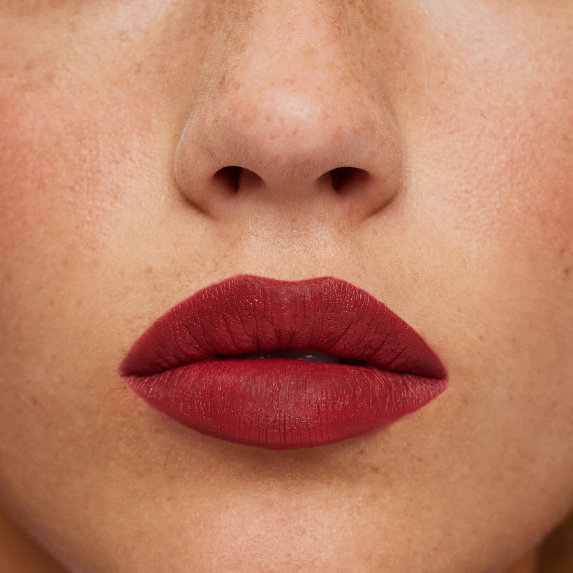 ILIA Lip Sketch Kiln – application précise pour fini doux.