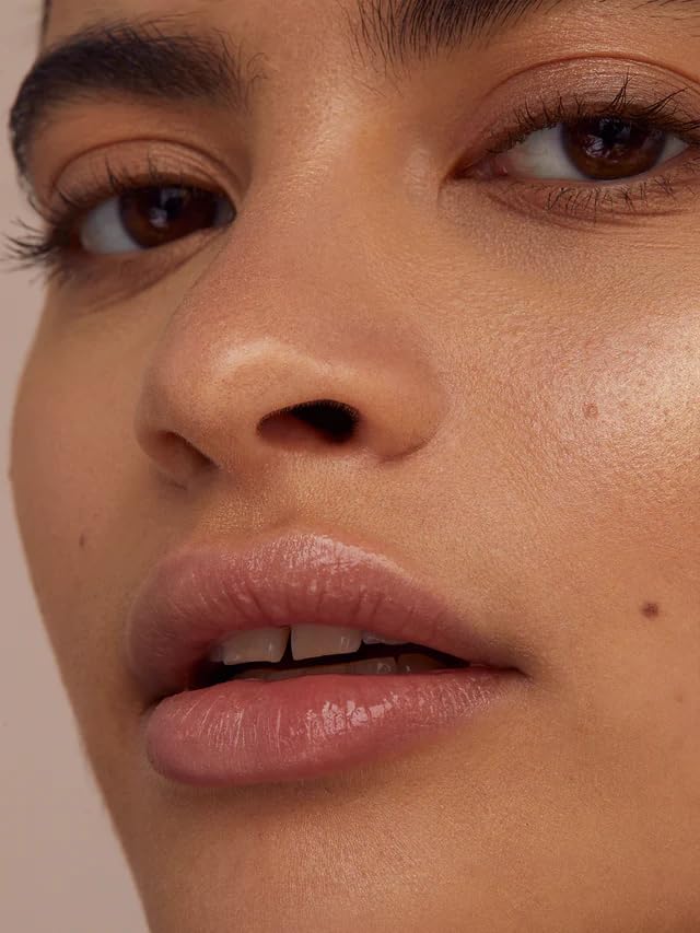 Lip Wrap ILIA smoothing et douceur des lèvres pendant la nuit.