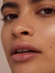 Lip Wrap ILIA smoothing et douceur des lèvres pendant la nuit.