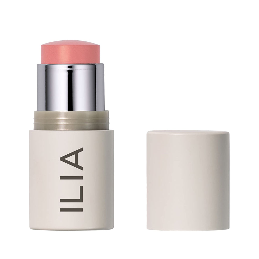 Boîtier ILIA Multi-Stick élégant, prêt pour des retouches rapides.