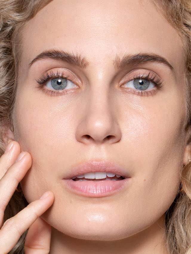 ILIA True Skin Serum Foundation, texture soyeuse et fluide.