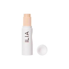 ILIA Skin Rewind Stick en application pour une couvrance naturelle