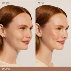 ILIA Sunshift Bronzer application précise avec brosse sculpt