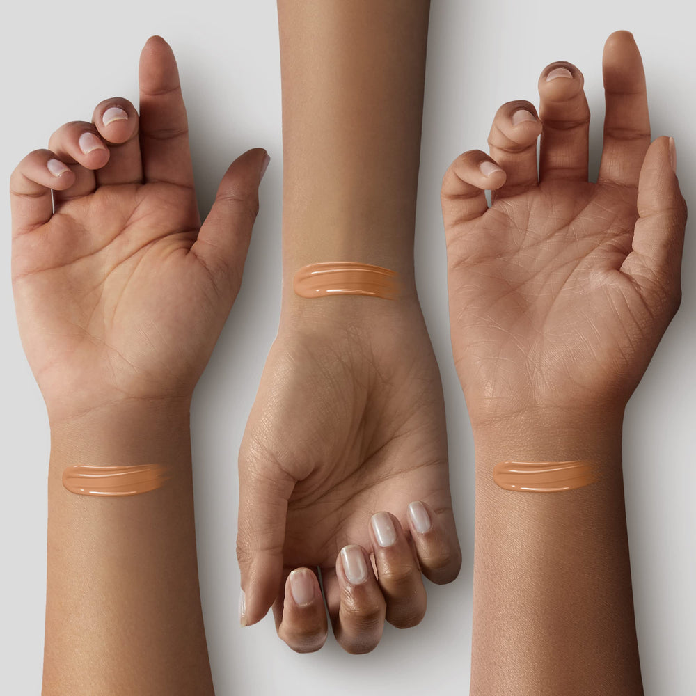 Application douce montrant la couvrance légère et peau lissée.