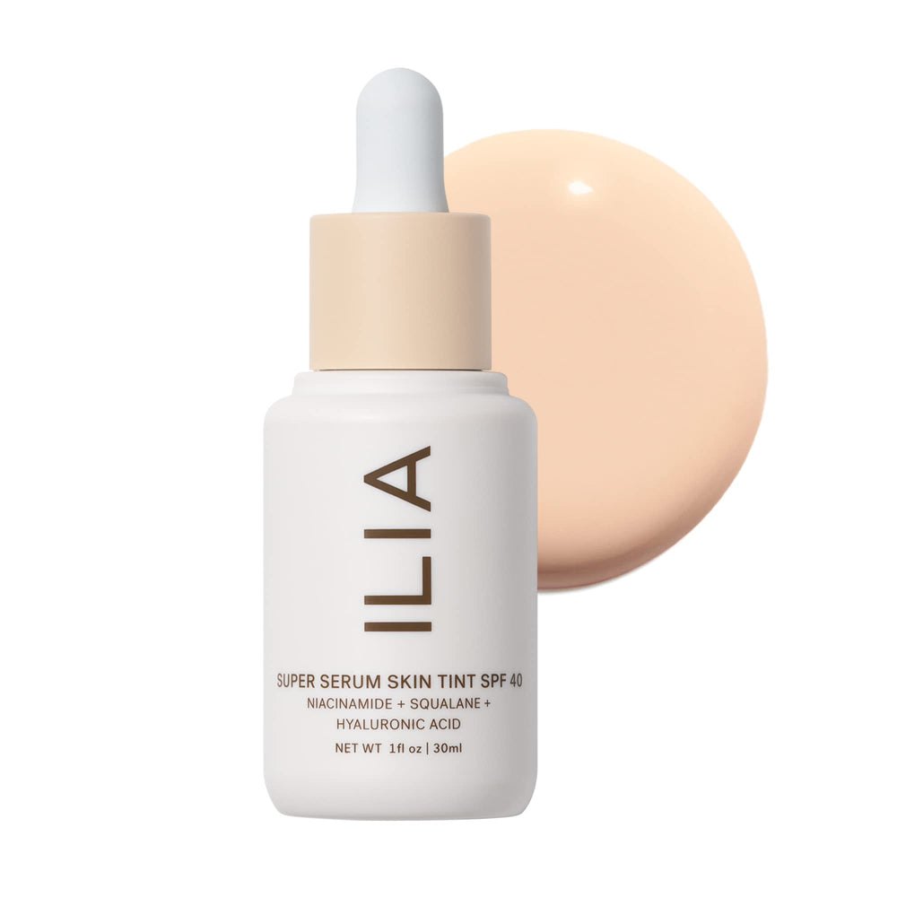 ILIA Super Serum Skin Tint : bouteille élégante prête pour un teint lumineux.