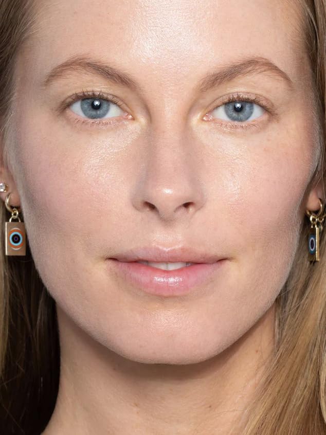 Protection contre la lumière bleue grâce à la formule du ilia Super Serum Skin Tint.
