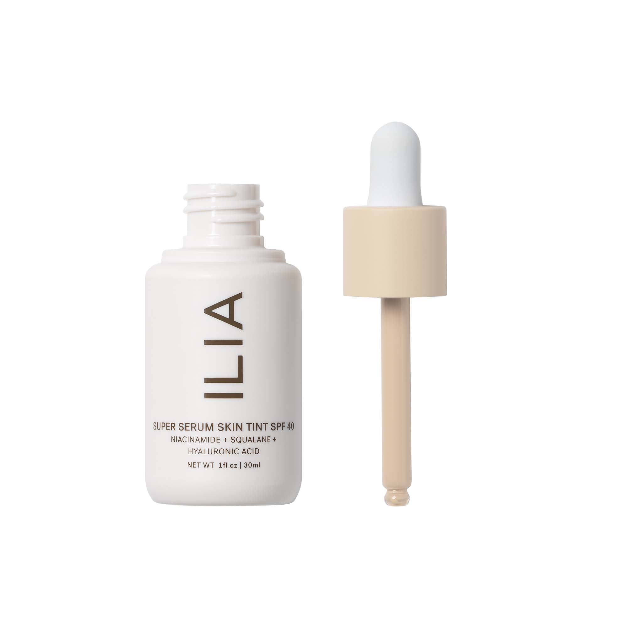Texture luisante d'ILIA pour hydratation subtile et fini naturel.