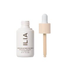 ILIA texture lumineuse, fini frais et léger, idéal pour un look naturel.