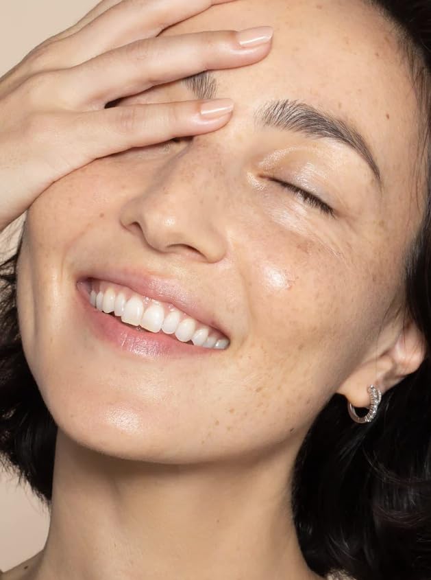 ILIA Super Serum Teint SPF 40 – hyaluronique pour hydrater et repulper la peau.